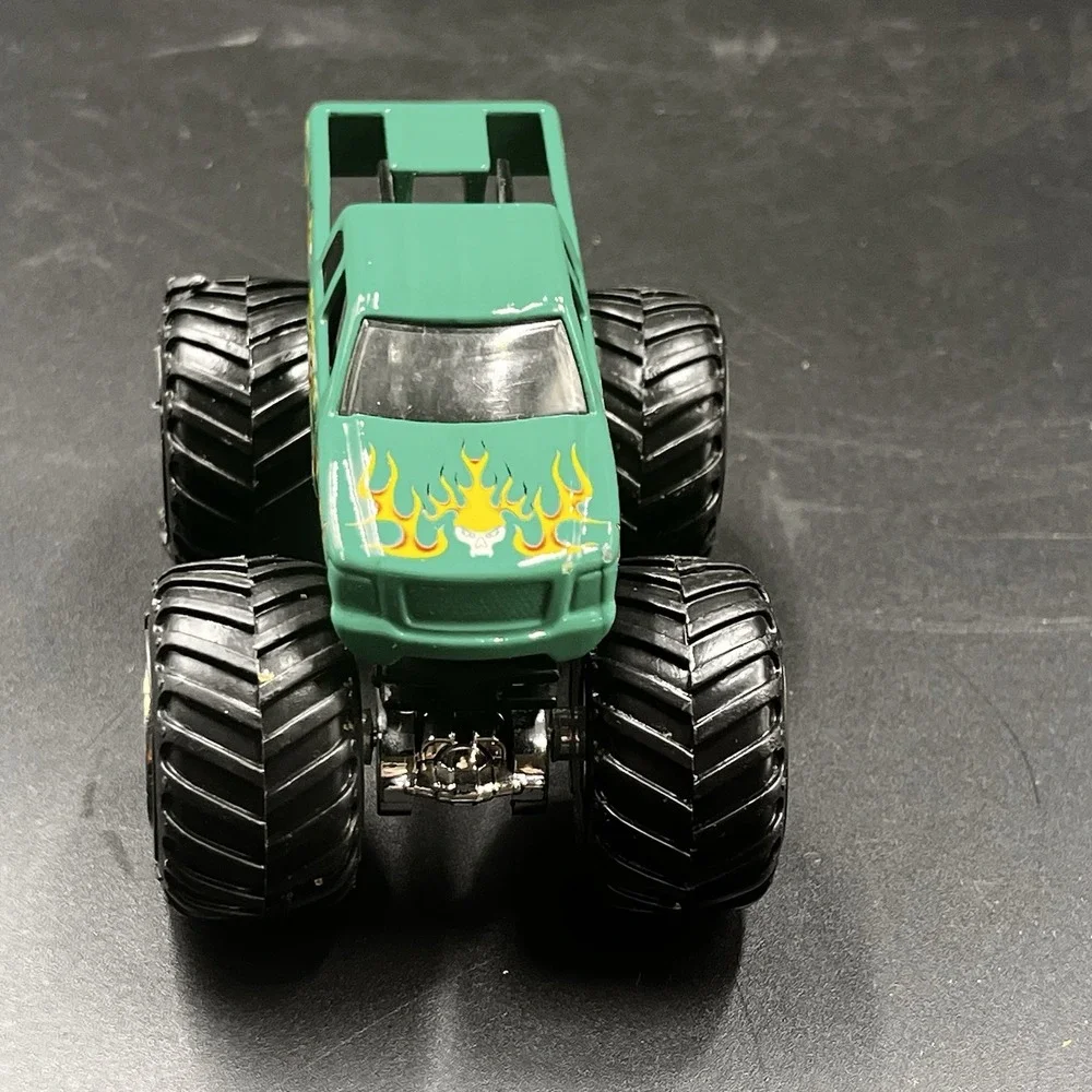 Hot Wheels Monster Jam Truck 1/64 Diecast Metal Avenger Green‎